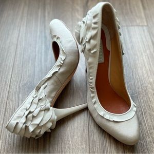 Badgley Mischka Champagne Ruffled Heels | 10